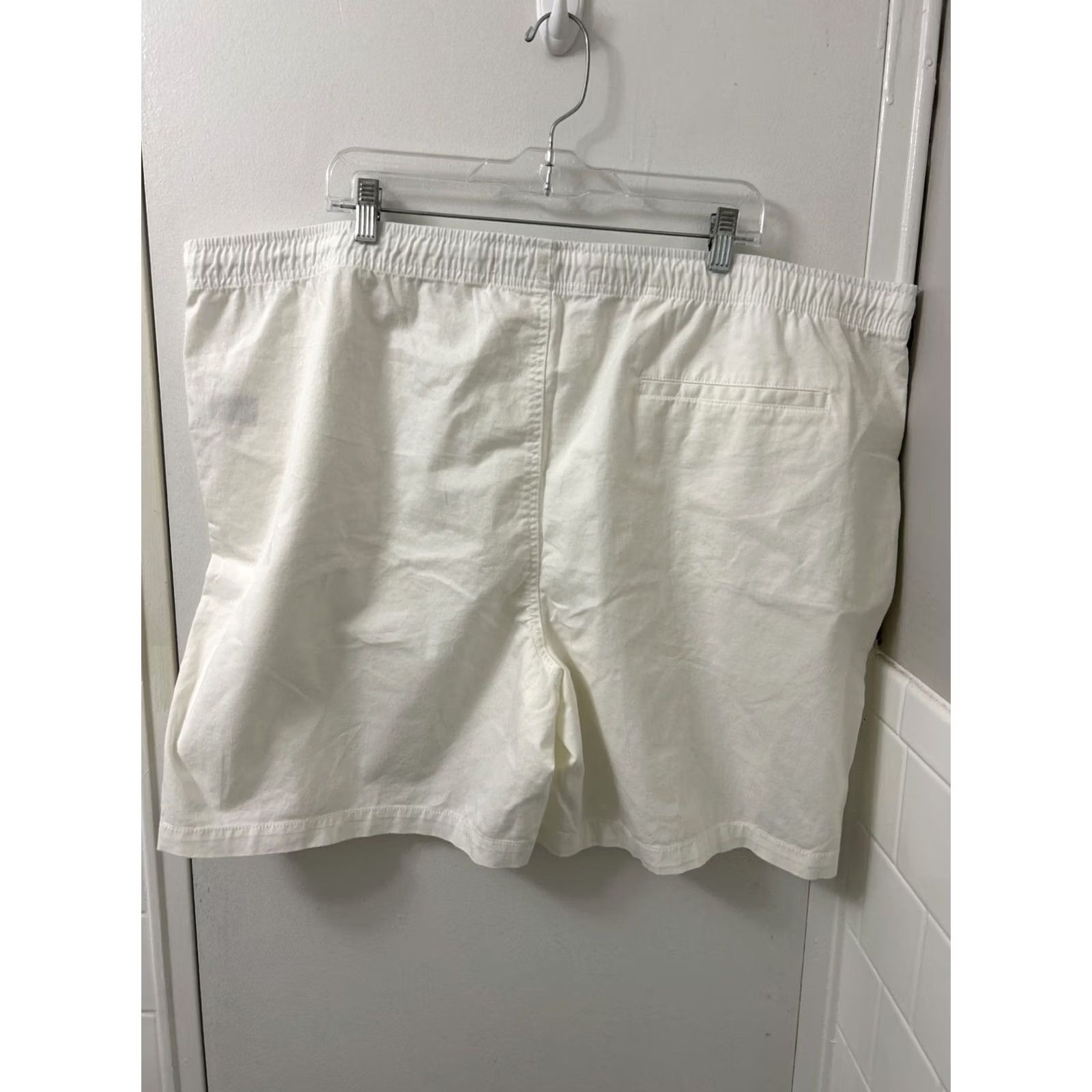 Old Navy Old Navy Mens 3XL White Jogger Shorts 7” Inseam Elastic Drawstring Pockets Chino Cotton Spandex Regular Beach Outdoor Vintage: No Size US 39 - 6 Thumbnail