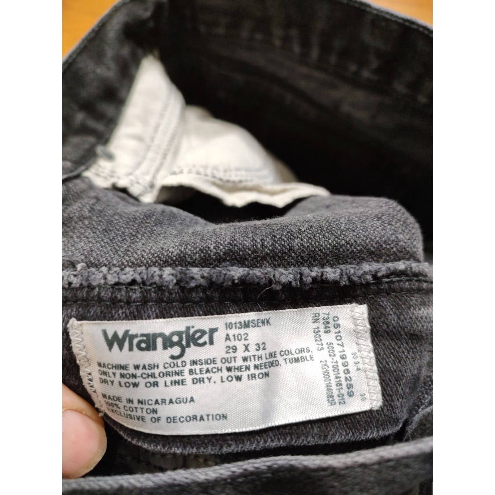 Wrangler VINTAGE Wrangler Silver Edition Jeans Mens 28X31 Black Cowboy Cut Regular Fit Denim Cotton 5-Pocket USA Cowboy Shirt? Size US 28 / EU 44 - 6 Thumbnail
