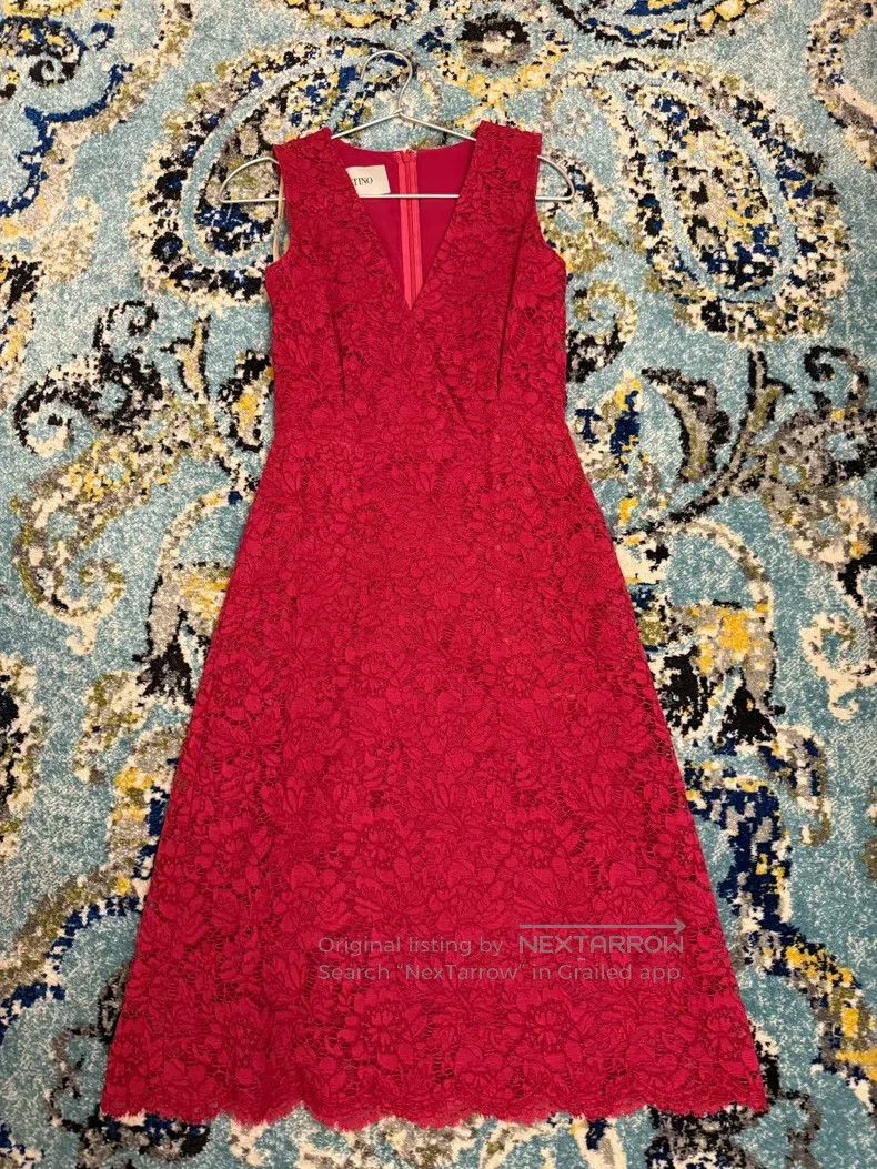 Valentino Valentino V-neck red lace skirt Size XS / US 0-2 / IT 36-38 - 2 Thumbnail