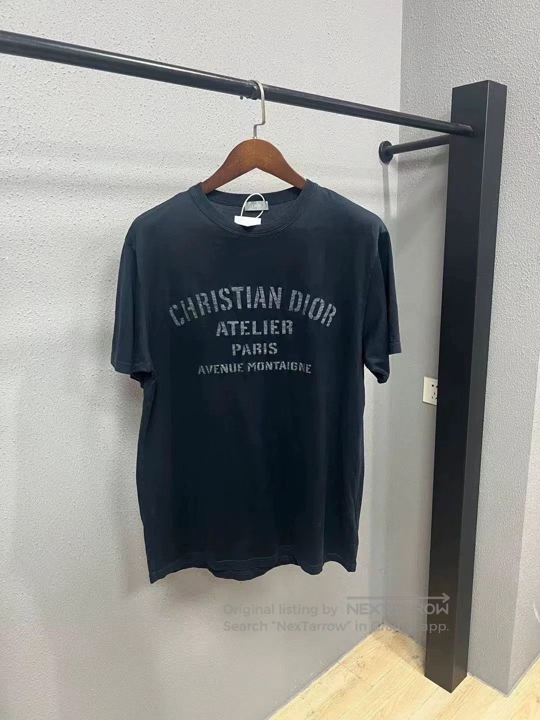 dior logo short sleeve t-shirt.