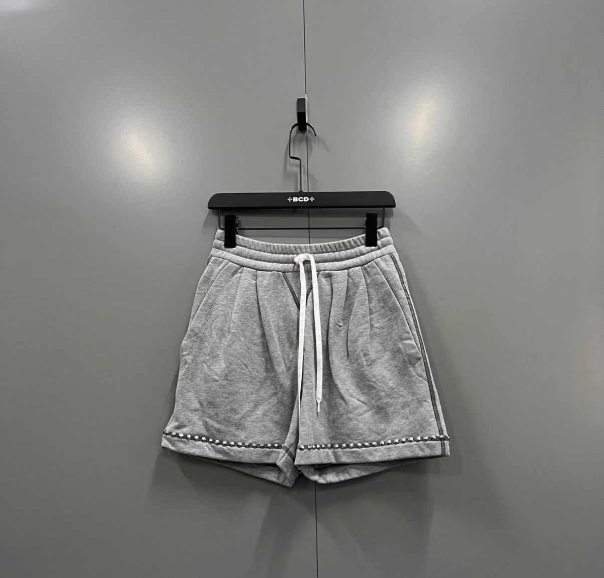 Miu Miu Miu Miu Grey Studded Logo Printed Shorts J41 Size 25" / US 0 / IT 36 - 1 Thumbnail