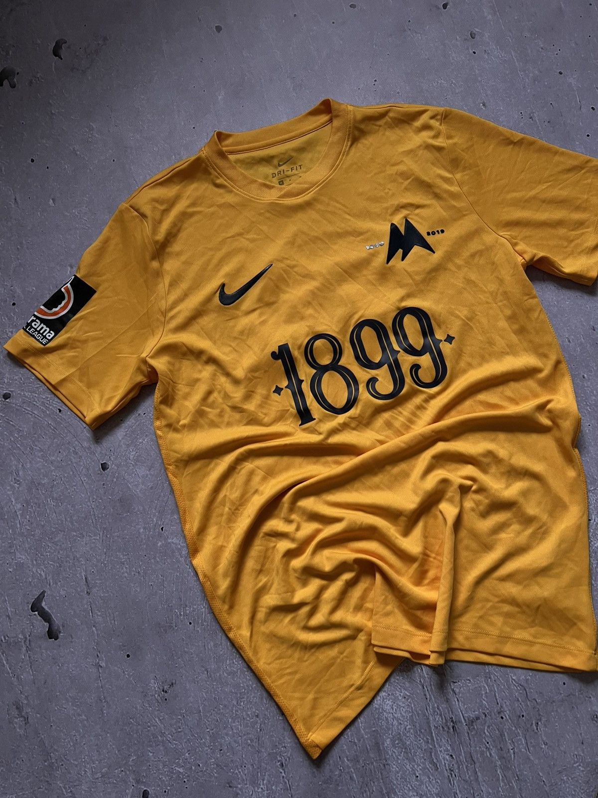 Nike Torquay United 2019-20 Nike t-shirt football jersey sz M #15 Size US M / EU 48-50 / 2 - 1 Thumbnail