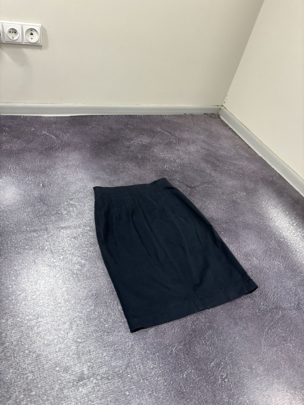 Iceberg Vintage Iceberg Women’s Navy Classic Luxury Midi Skirt Size 28" / US 6 / IT 42 - 3 Thumbnail