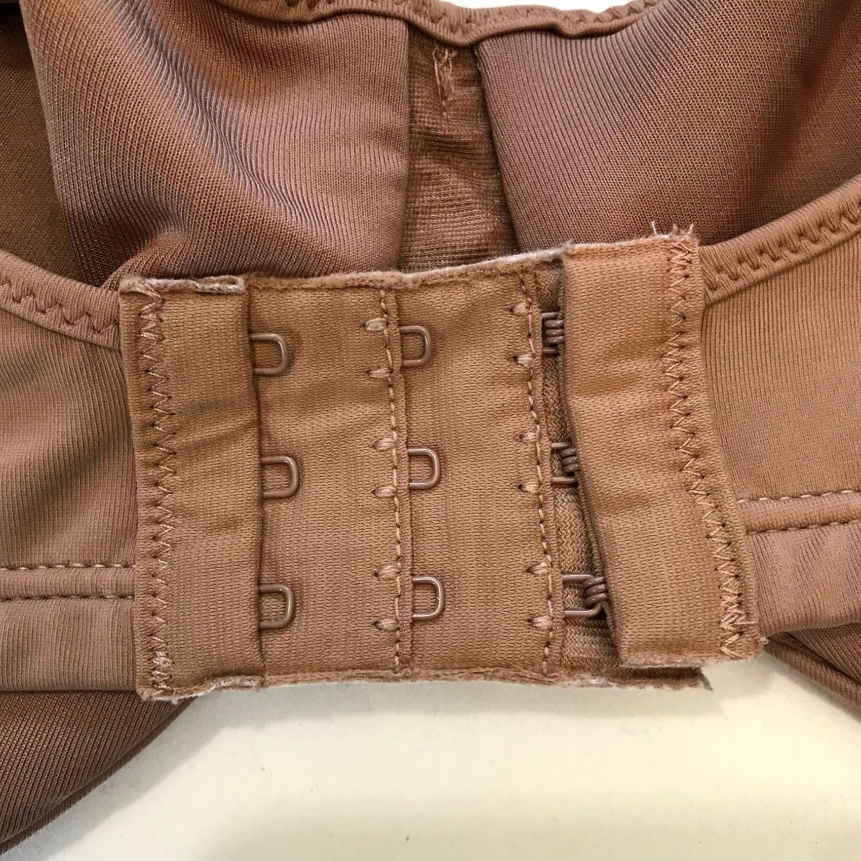 Vintage Bali Passion for Comfort Underwire Bra Tan Brown 40DD Seamless Embroidery T-Shirt Bra Womens Size ONE SIZE - 3 Thumbnail
