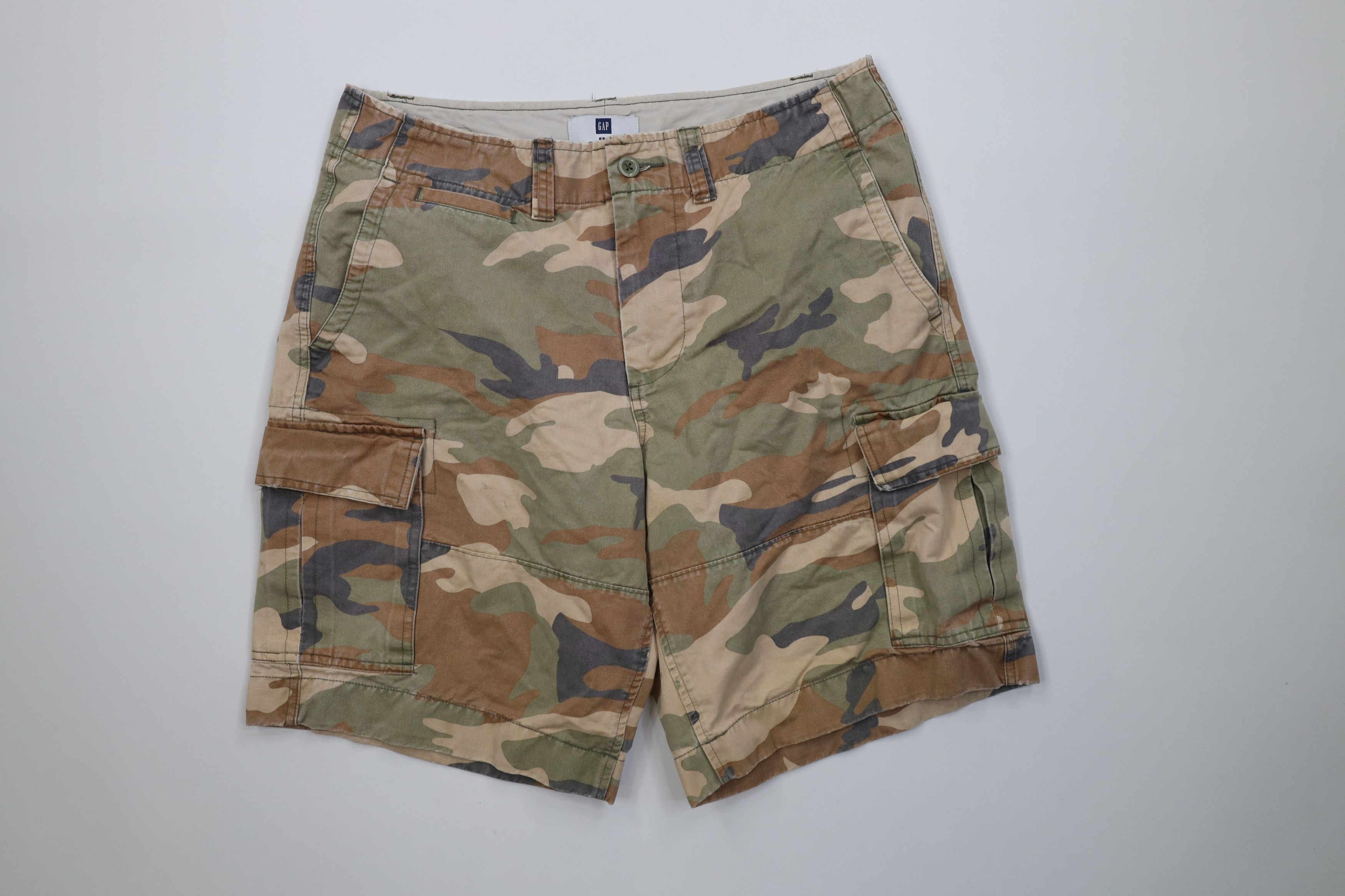 Gap Vintage Y2K Gap Military Surplus Camouflage Cargo Shorts Size US 33 - 1 Thumbnail