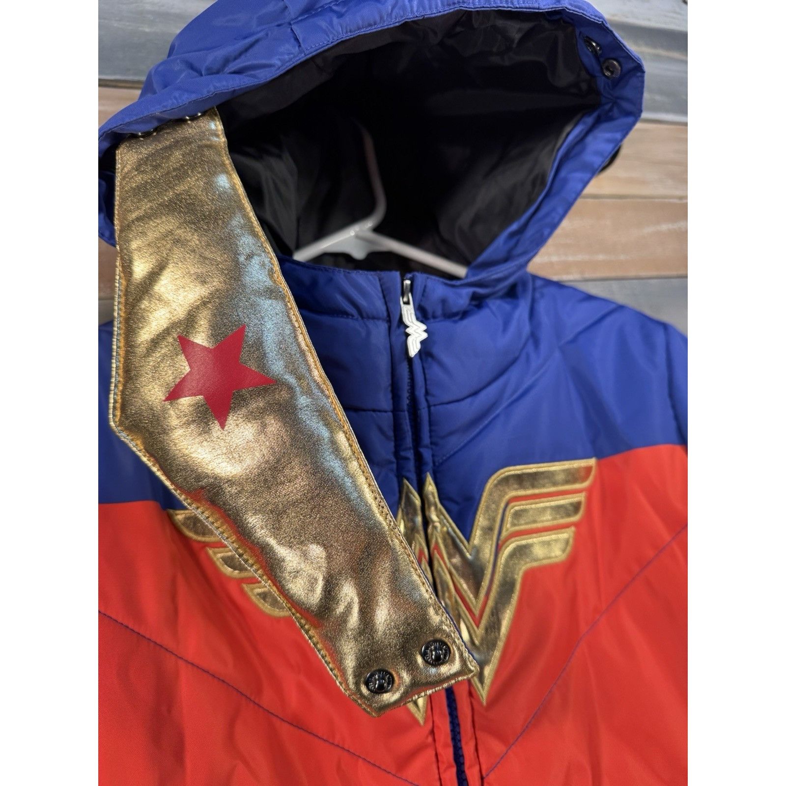 DC Comics FUN WEAR Comics DC Wonder Woman Girls Puffer Puffy Jacket Si Size L / US 10 / IT 46 - 9 Thumbnail