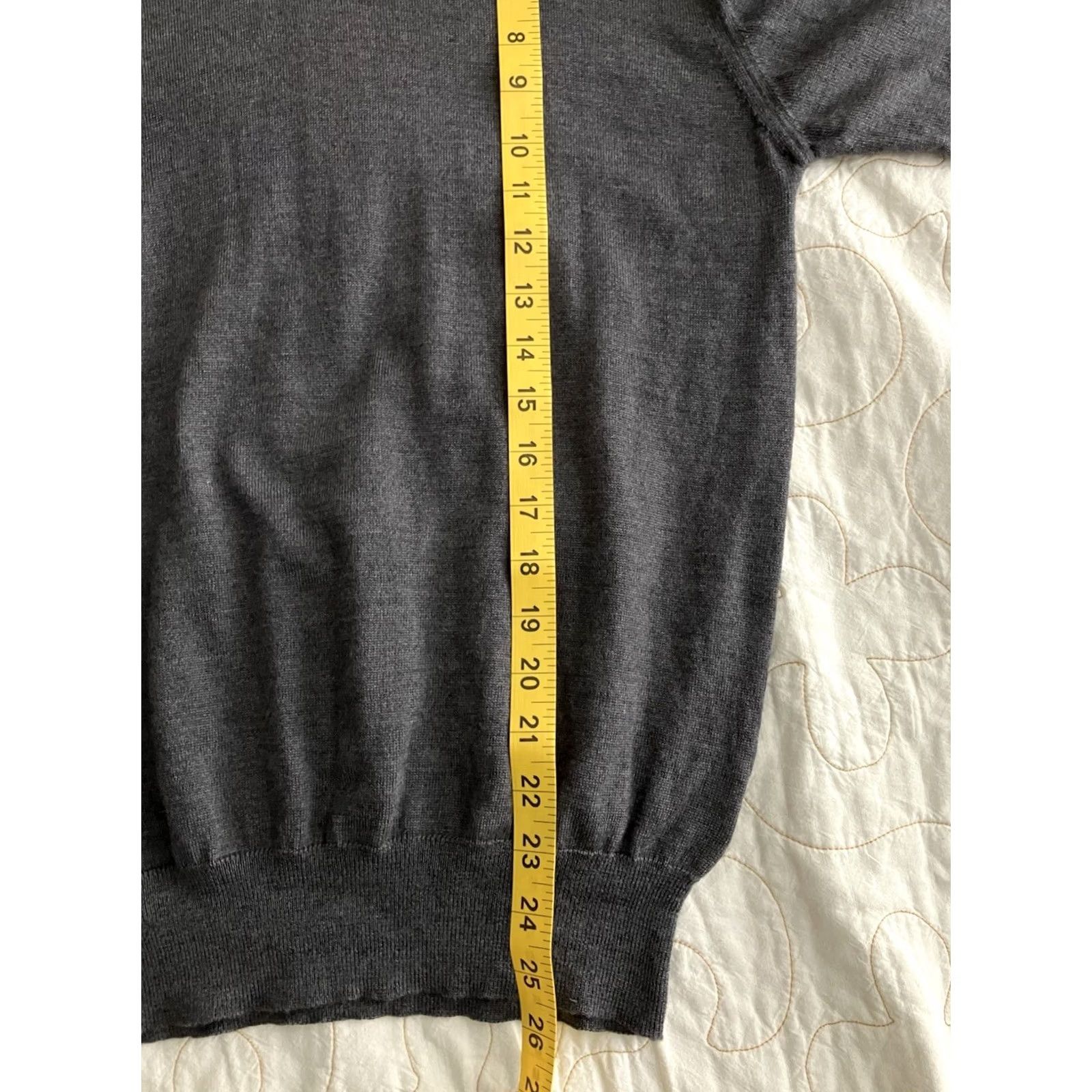 Vintage Kirkland Signature Sweater Gray V-Neck Wool Merino 100% Extra Fine Medium Men Pullover Long Sleeve Solid Tight-Knit Regular Fall Winter Spring Size US M / EU 48-50 / 2 - 4 Thumbnail