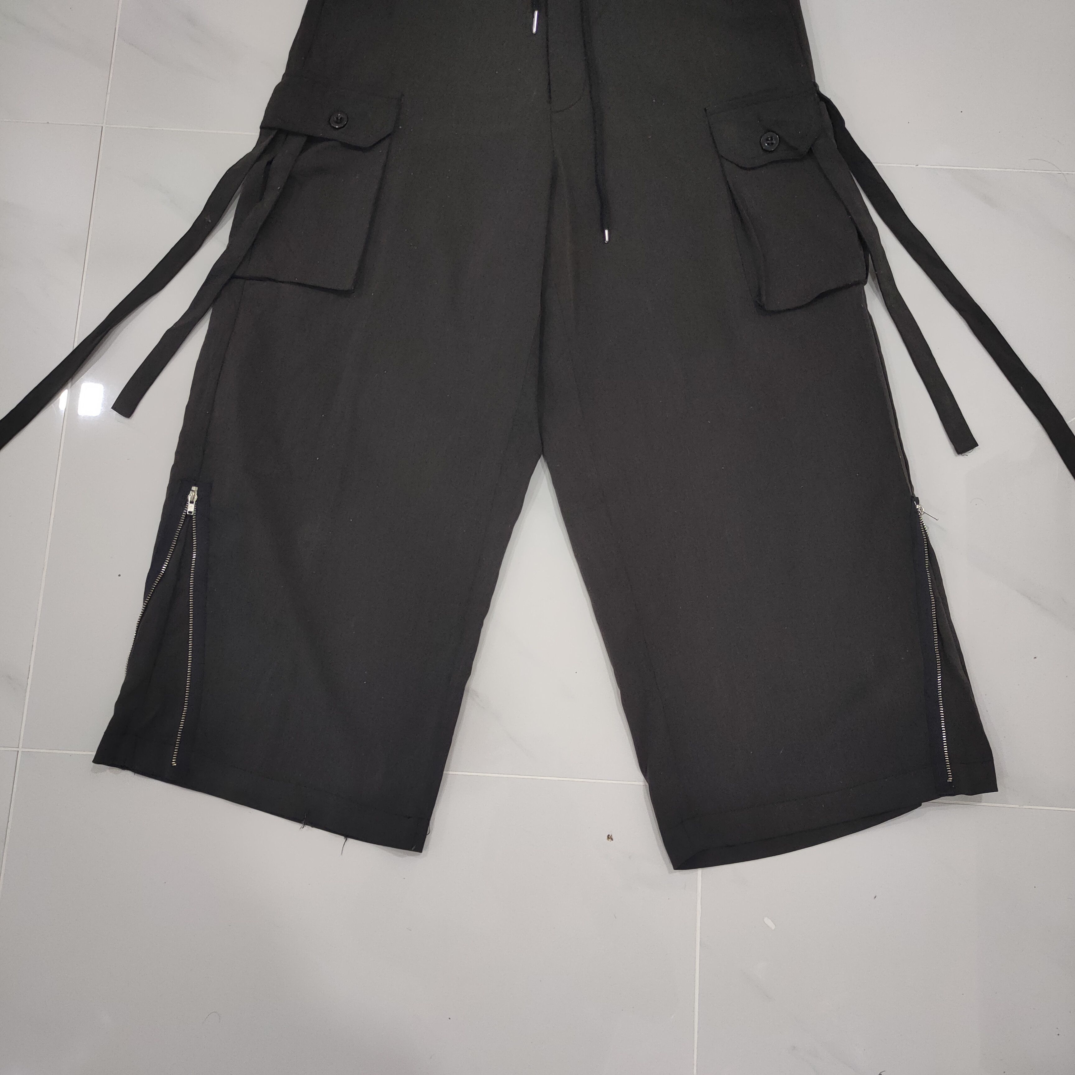 Japanese Brand CASPER JOHN FADED BLACK BONDAGE CARGO PANTS Size US 30 / EU 46 - 3 Thumbnail