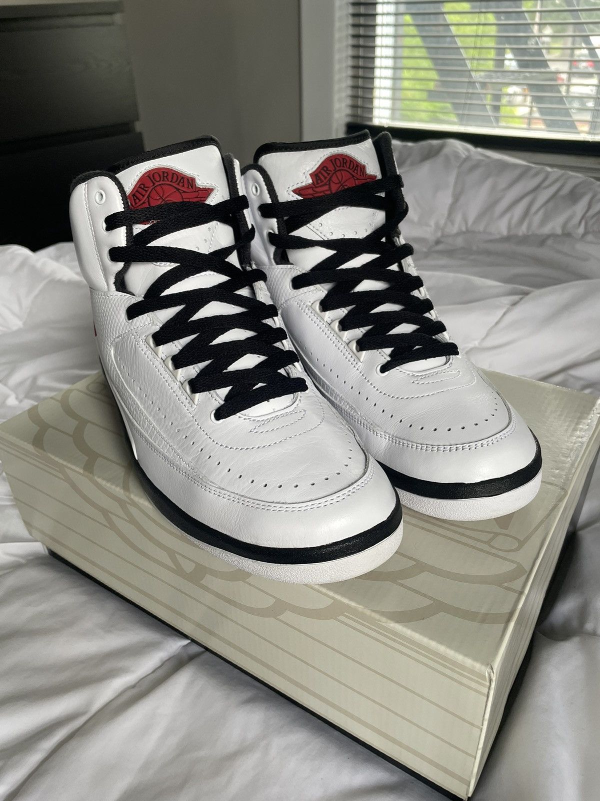 Jordan Brand × Nike 2022 Air Jordan Chicago 2 Size 8.5 Size US 8.5 / EU 41-42 - 4 Thumbnail