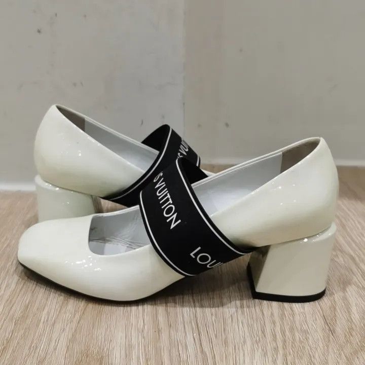 Louis Vuitton Louis Vuitton White and Black Heeled Shoes -2508 Size US 5 / IT 35 - 7 Thumbnail