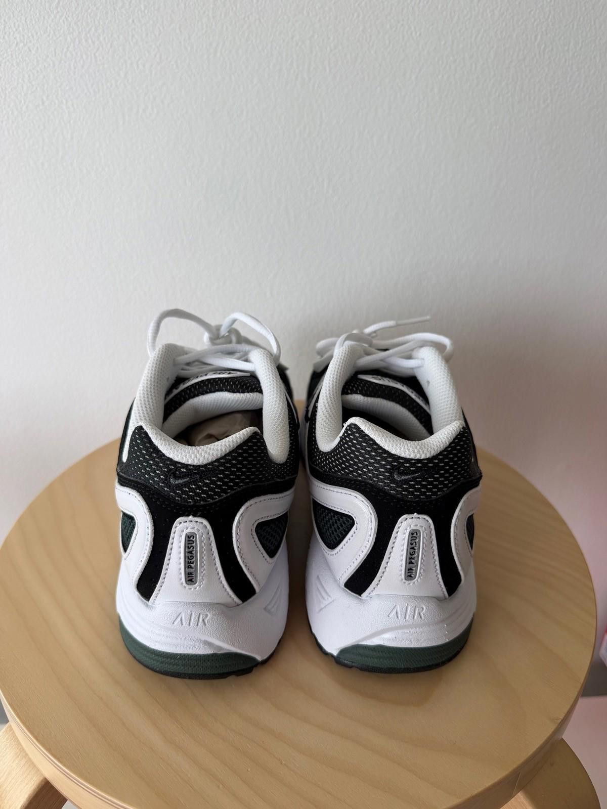 Nike new nike womens air pegasus 2005 sneakers shoes white 10 42 Size US 10 / IT 40 - 5 Thumbnail
