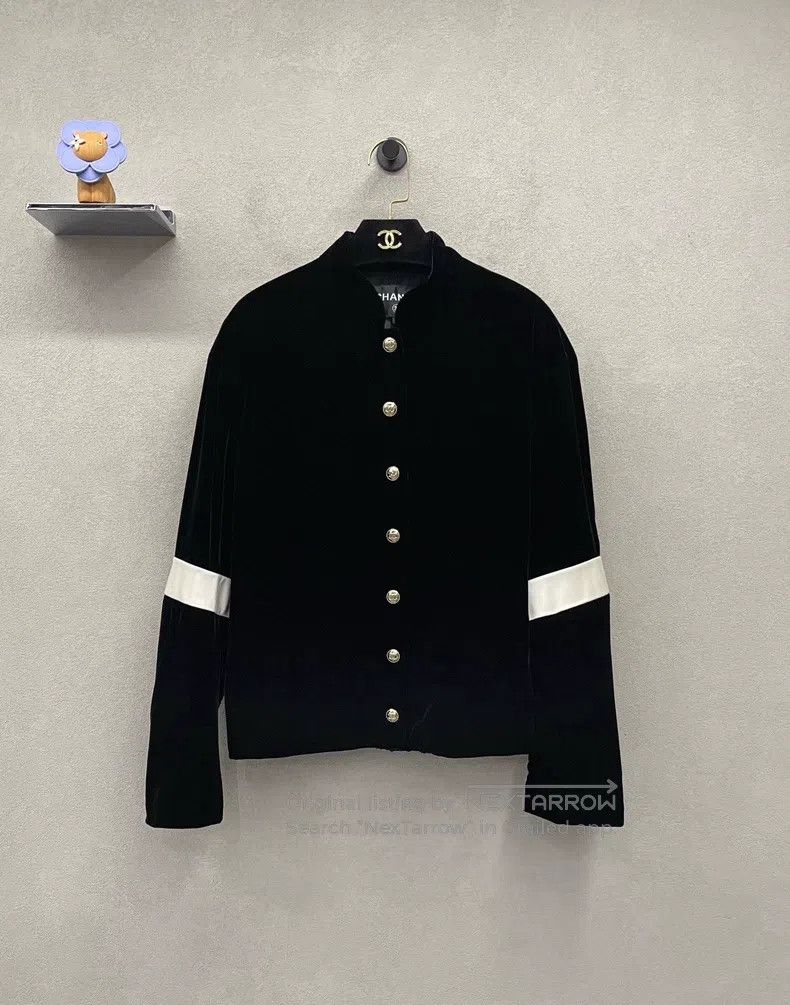Chanel Chanel Equestrian series black velvet jacket Size M / US 6-8 / IT 42-44 - 1 Thumbnail