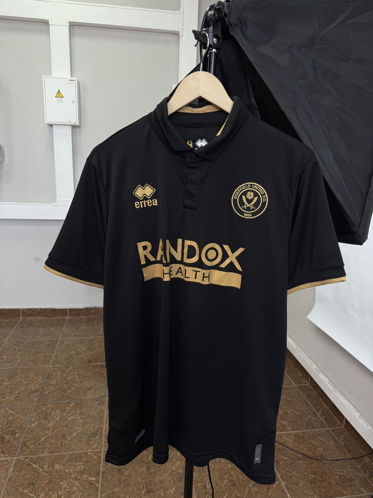 Errea 🏴󠁧󠁢󠁥󠁮󠁧󠁿 Vintage Sheffield United Errea Soccer Jersey Rare Retro Size US XL / EU 56 / 4 - 1 Thumbnail