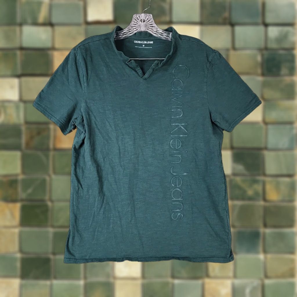 Calvin Klein CALVIN KLEIN Women's Green V-Neck Short Sleeve T-Shirt Size M Size M / US 6-8 / IT 42-44 - 1 Thumbnail