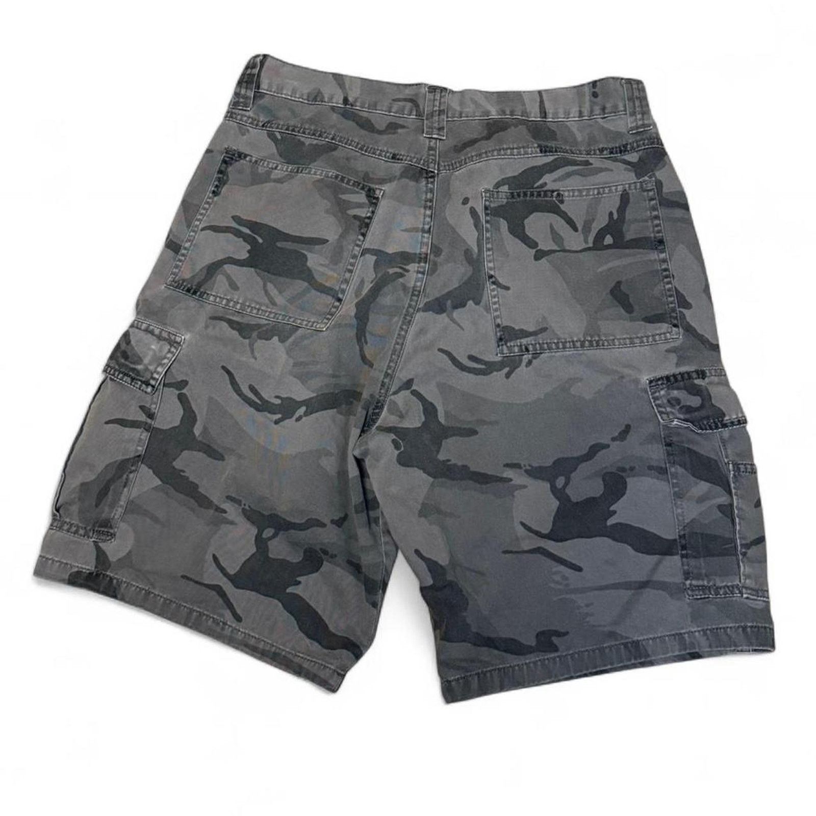 Vintage × Wrangler Y2K Wrangler Camo Cargo Shorts Size US 32 / EU 48 - 2 Thumbnail