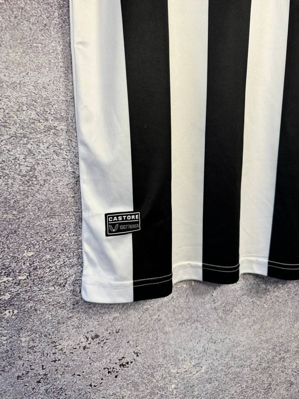 Castore × Vintage Vintage Newcastle United 2022/23 Castore Soccer Jersey Size US M / EU 48-50 / 2 - 8 Thumbnail
