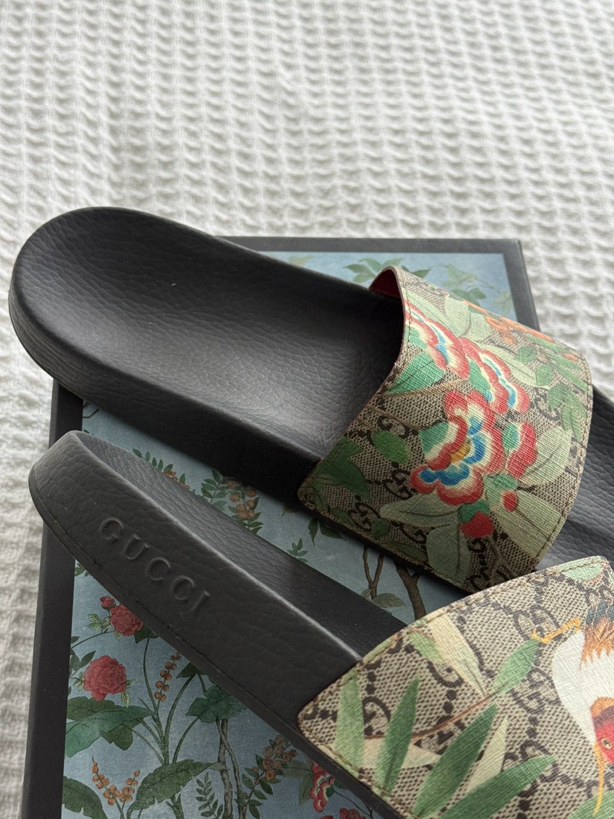 Gucci RARE Gucci Flip Flops Size 10 - Tian Bloom Flora Bird Size US 10 / EU 43 - 13 Thumbnail