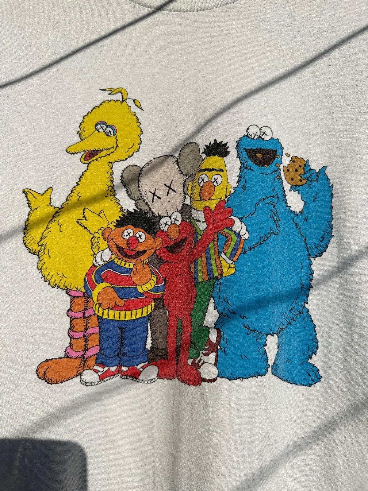 Kaws × Uniqlo Uniqlo x Kaws Sesame Street White T-Shirt Size US M / EU 48-50 / 2 - 5 Thumbnail