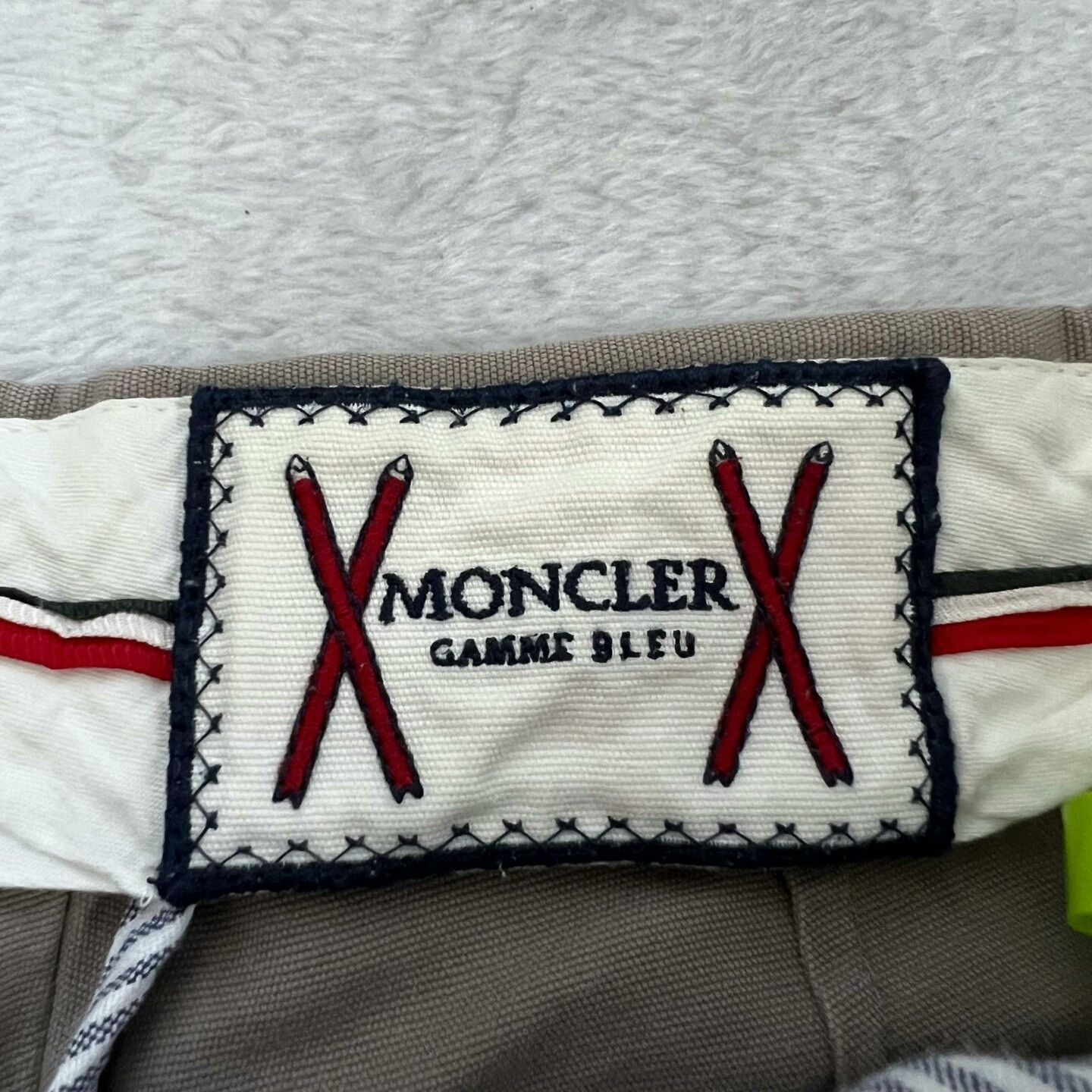 Moncler Moncler Solid Logo Embroidered Shorts Size US 26 / EU 42 - 3 Thumbnail