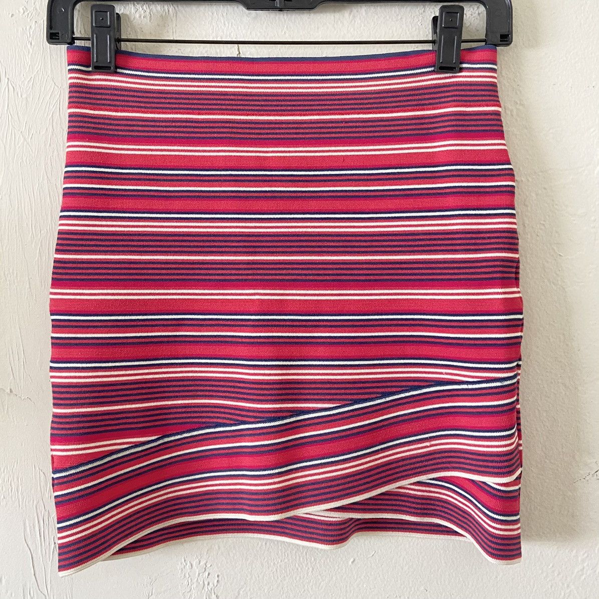 Bcbgmaxazria BCBGMaxAzria Magenta Bodycon Bandage Mini Skirt | Sm Size 26" / US 2 / IT 38 - 1 Thumbnail
