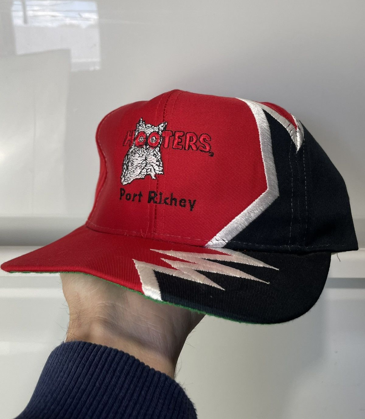 Vintage Vintage Hooters Hat Sharktooth Style 90s Used Red Black Size ONE SIZE - 1 Thumbnail