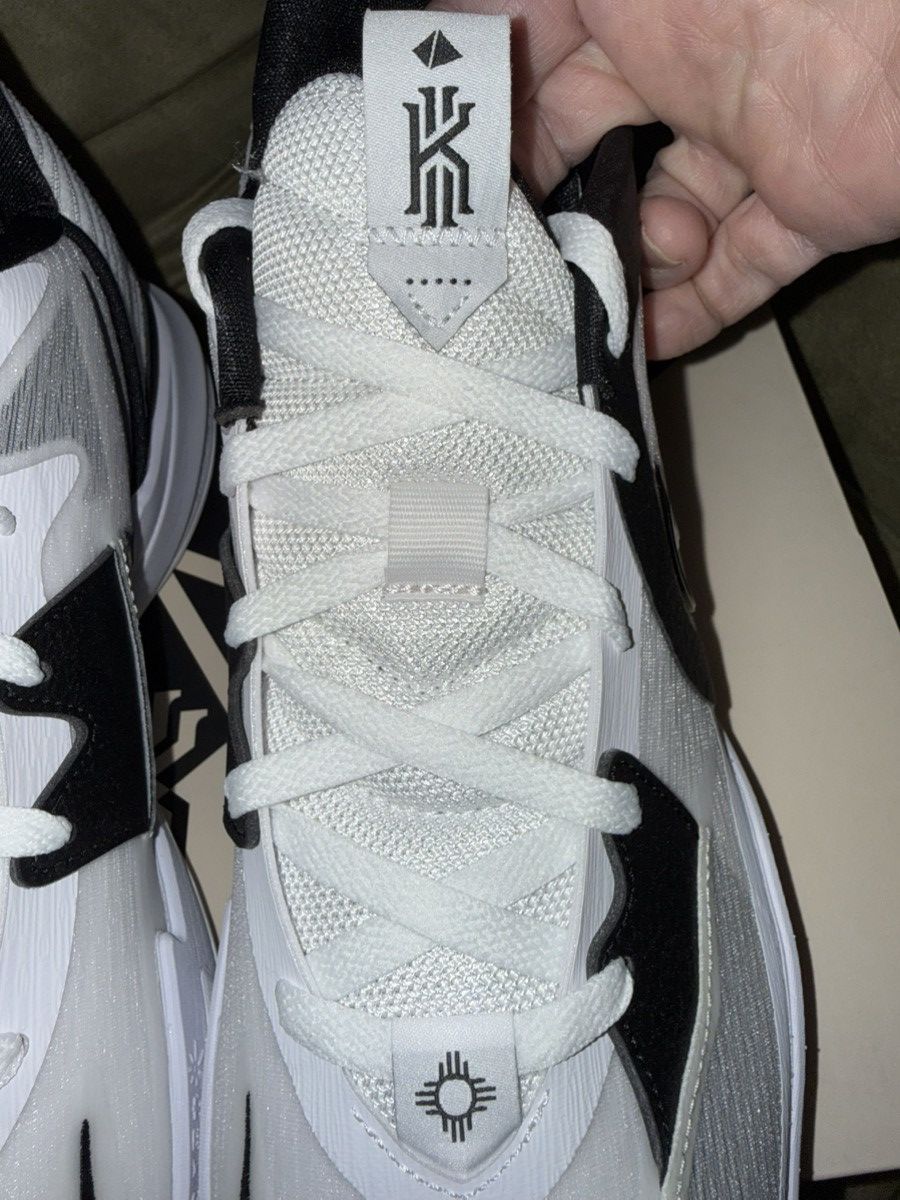 Nike Nike Kyrie 5 TB Promo (players only) “Panda” wht/blk, NEW!! Size US 13 / EU 46 - 10 Thumbnail