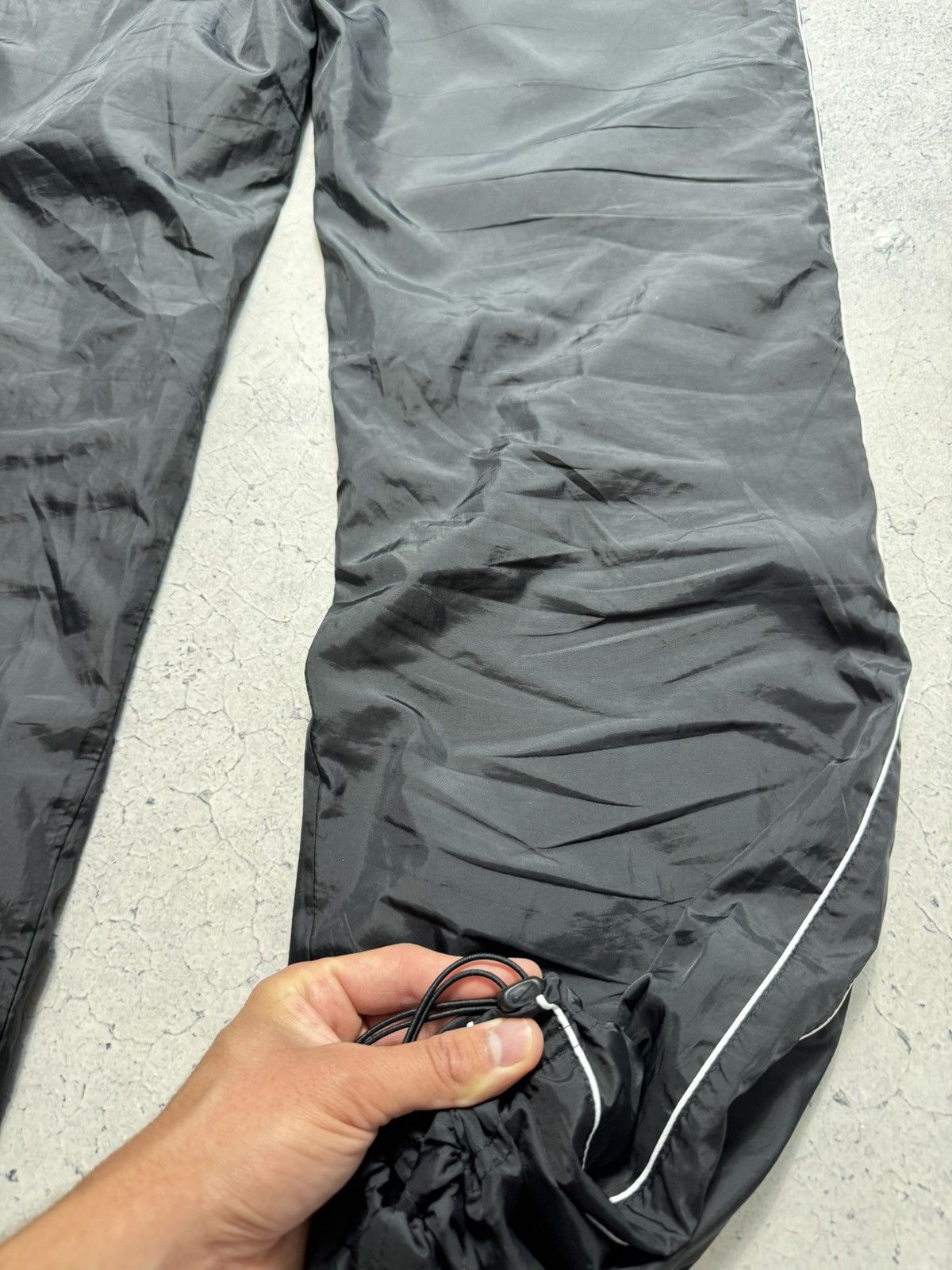 Nike Nike Nylon Vintage Baggy Track Pants Drill Swoosh Black Y2K Size US 32 / EU 48 - 9 Thumbnail