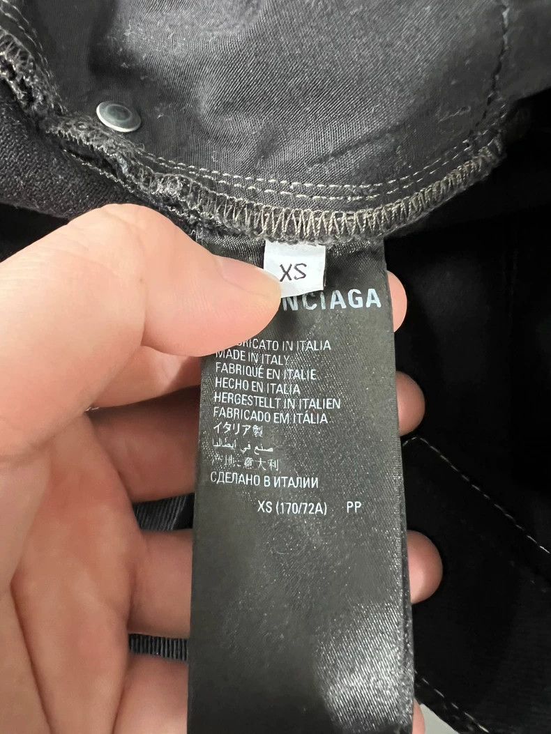 Balenciaga Balenciaga size XS Baggy destroys old waxed wide-leg jeans Size US 27 - 5 Thumbnail