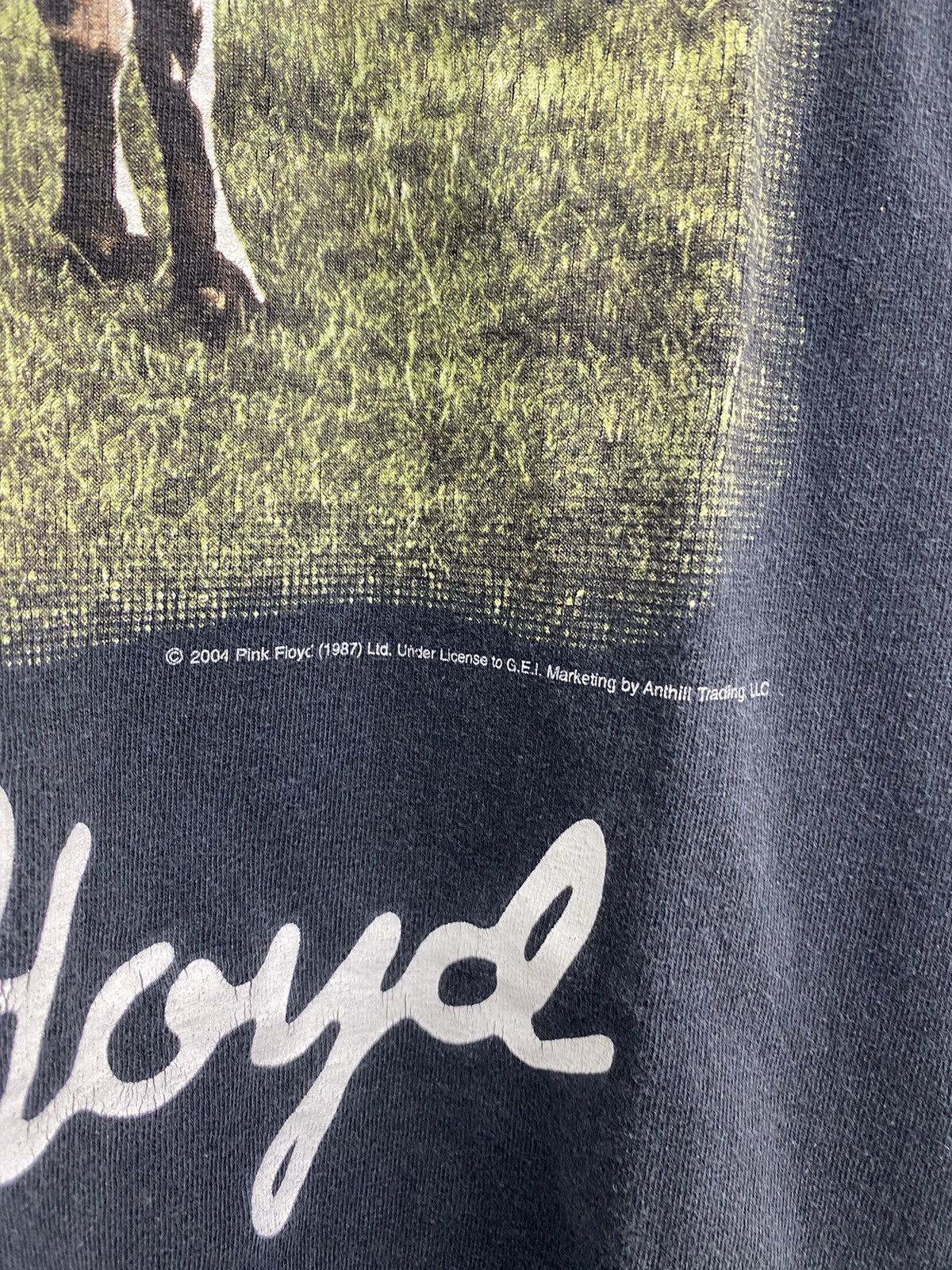 Pink Floyd 🇺🇸 Vintage 90s Pink Floyd Atom Heart Mother Graphic 2004 Tee Size US M / EU 48-50 / 2 - 5 Thumbnail