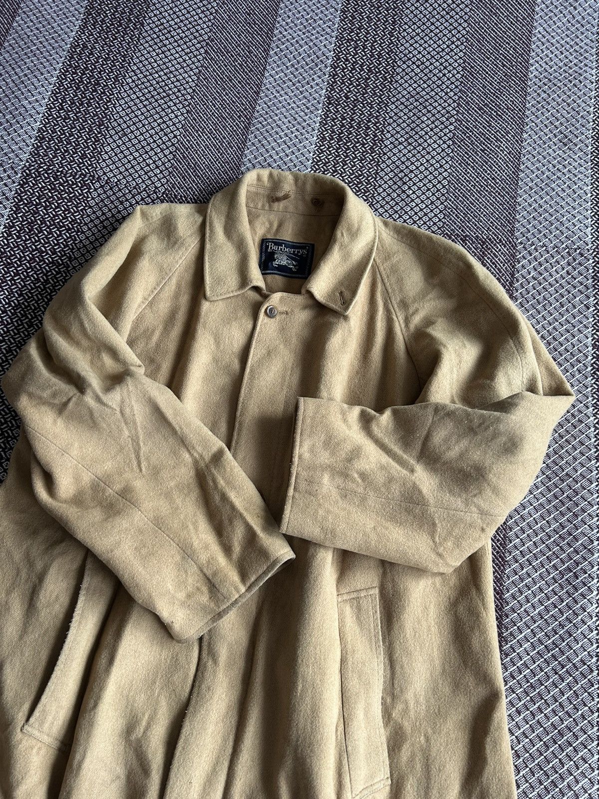Burberry × Vintage Vintage Burberry Heavy Coat Wool & Cashmere Thrashed Size XL Size US XL / EU 56 / 4 - 8 Thumbnail