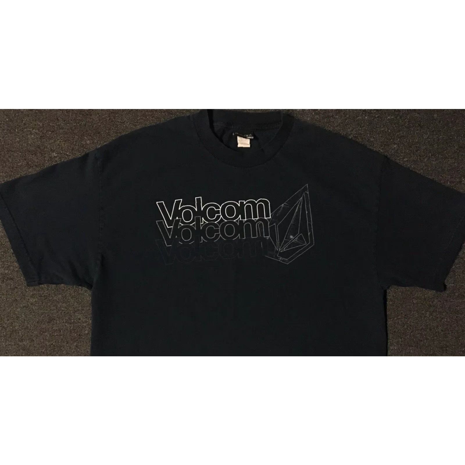Quiksilver VINTAGE Volcom T-Shirt XL Surf Grunge 90s Beach Ocean Distressed Blue Mens Gotcha California USA Y2K Graphic Tee Size US XL / EU 56 / 4 - 6 Thumbnail