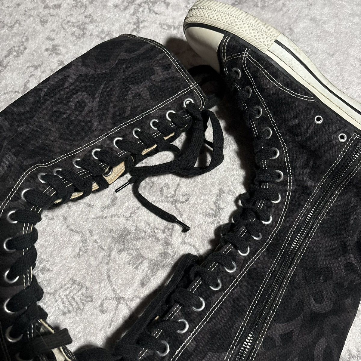 Number (N)ine Number (N)ine AW04 Tribal Heart Camo High Top Sneakers Black Size US 9 / EU 42 - 3 Thumbnail