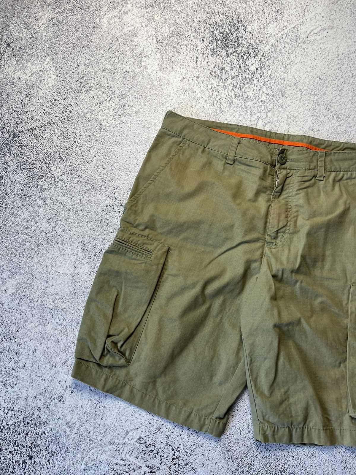 Nike Nike vintage cargo shorts casual streetwear hype y2k Size US 34 / EU 50 - 2 Thumbnail