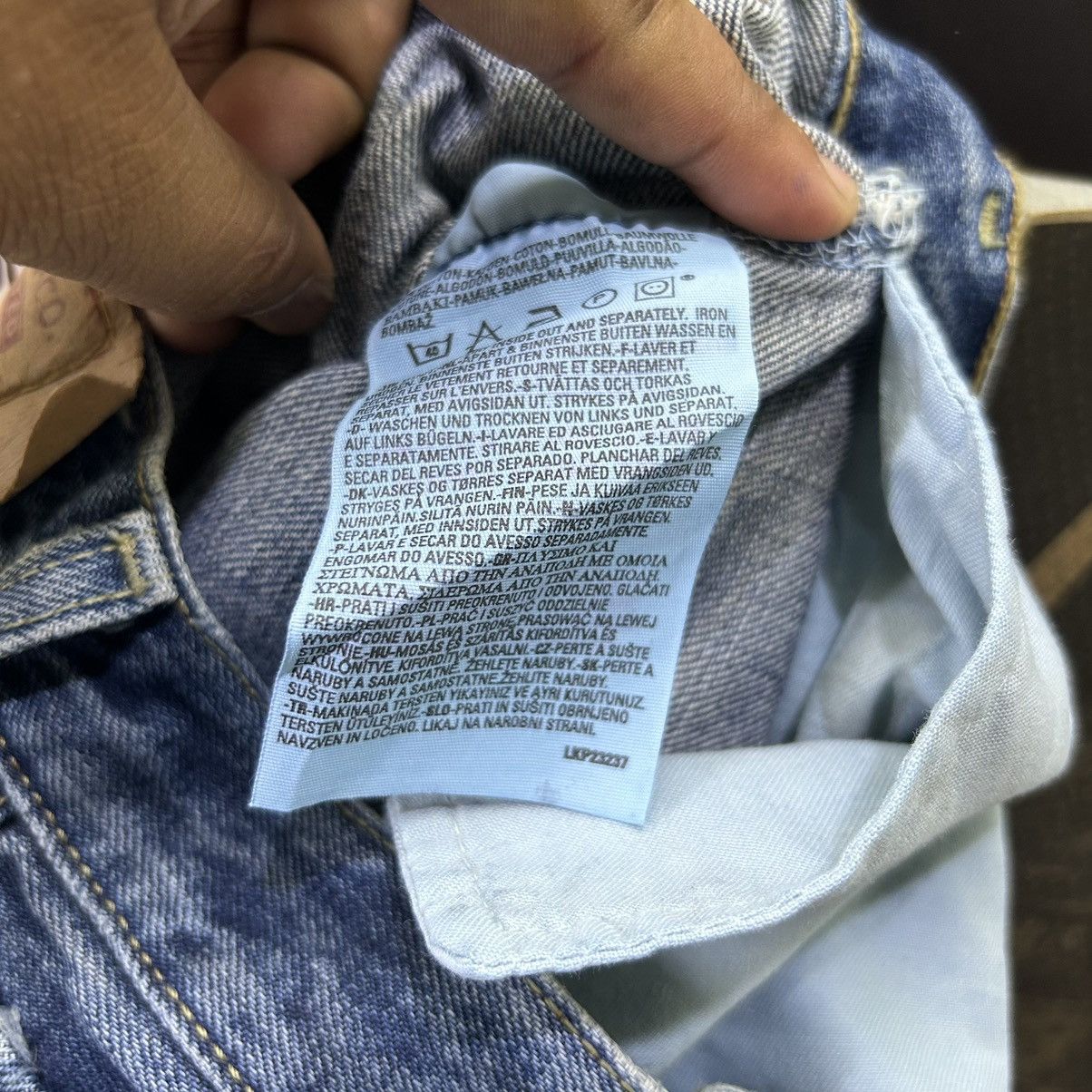 Levi's Vintage Levi’s 501 Y2k Distressed Denim Size US 26 / EU 42 - 17 Thumbnail