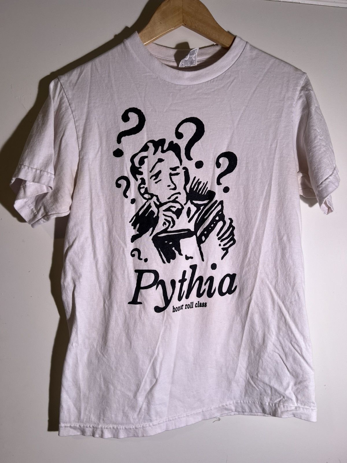 Vintage 90’s 2000’s Y2K VTG Vintage Pythia Honor Class Retro T Shirt Size US M / EU 48-50 / 2 - 1 Thumbnail
