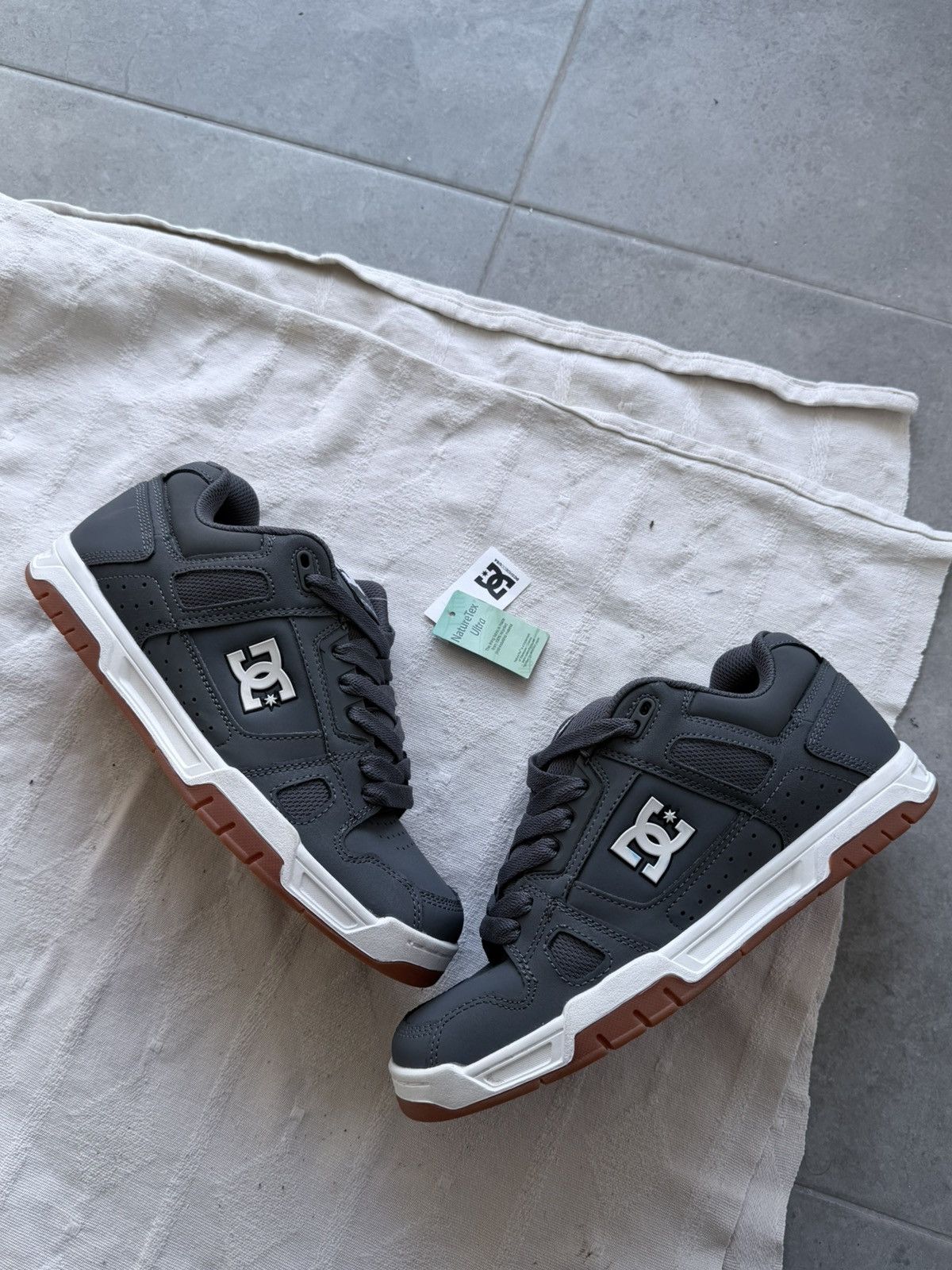 DC Y2K Dc Shoes DC Stag Chunky Sneakers Size US 8 / EU 41 - 1 Thumbnail