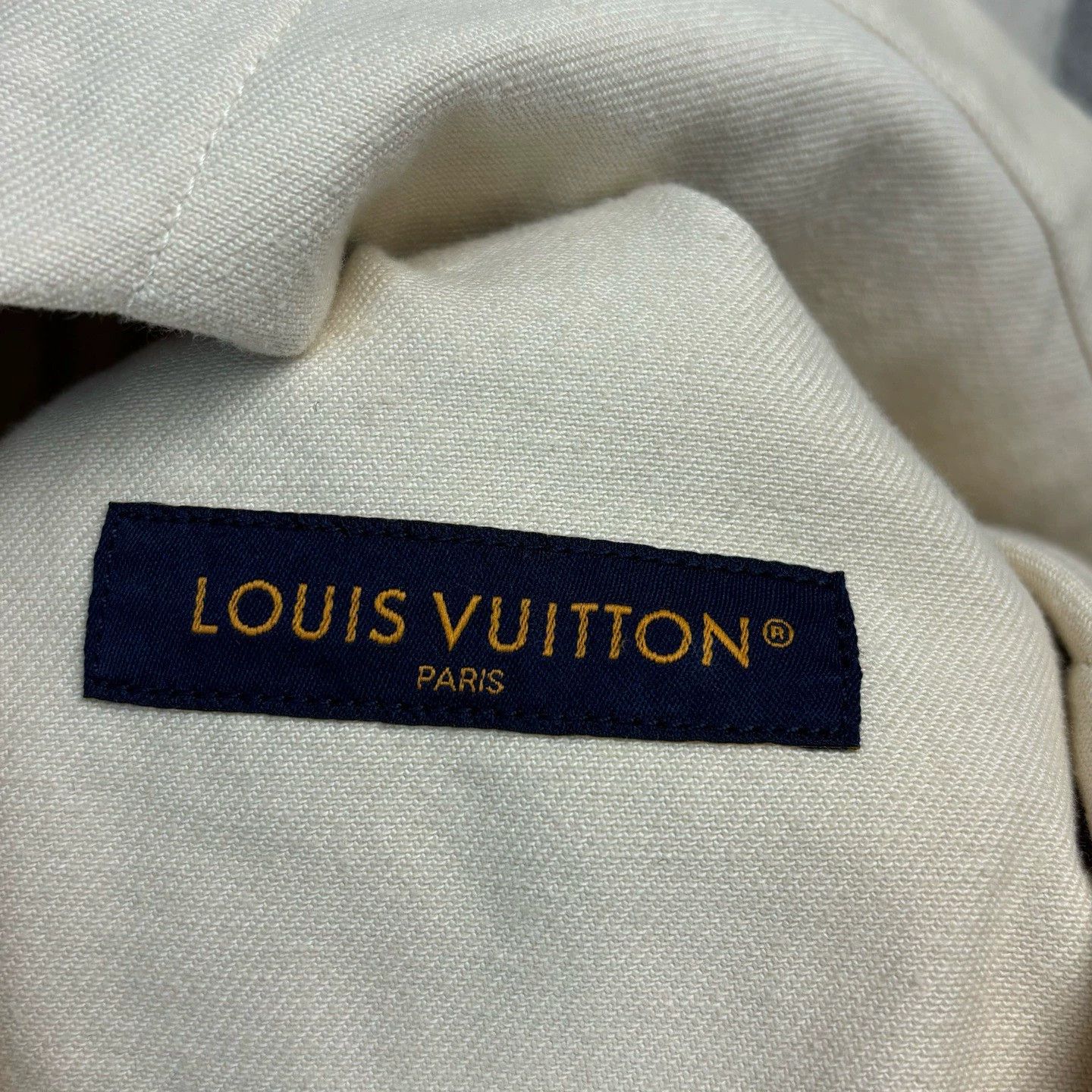 Louis Vuitton Brand new, unused Louis Vuitton SS23 solid sleeved shirt Size US XL / EU 56 / 4 - 4 Thumbnail