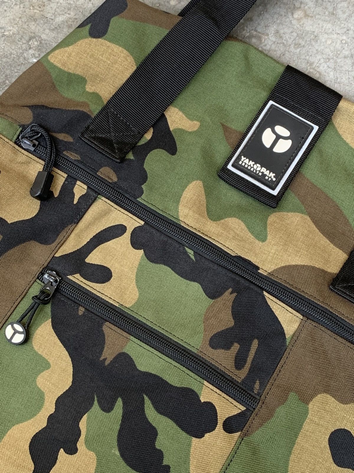 Vexed Generation YakPak Camoflauge 2 in 1 Tote + Bagpack Size ONE SIZE - 3 Thumbnail