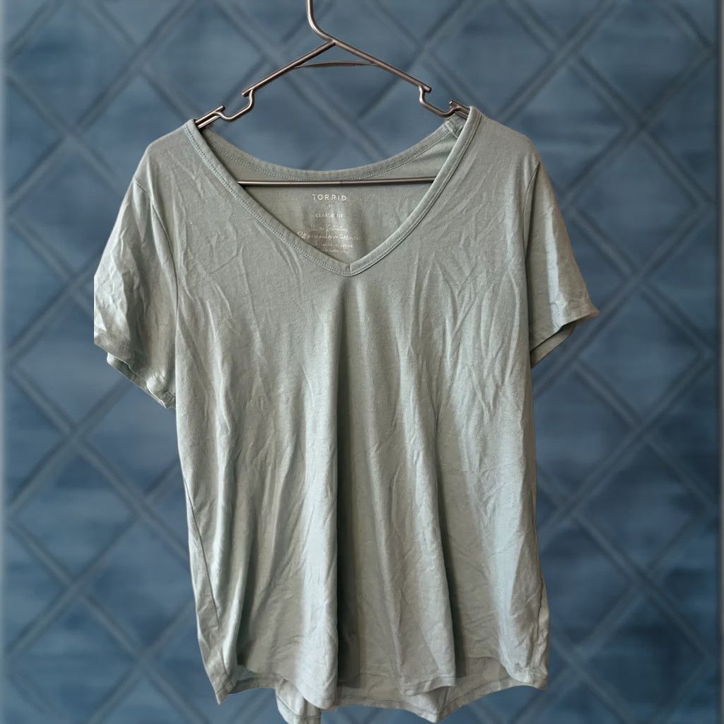 Torrid Torrid Classic Fit Knits Shirt Size 1X Blue V Neck Womens Short Sleeve Size XL / US 12-14 / IT 48-50 - 1 Thumbnail