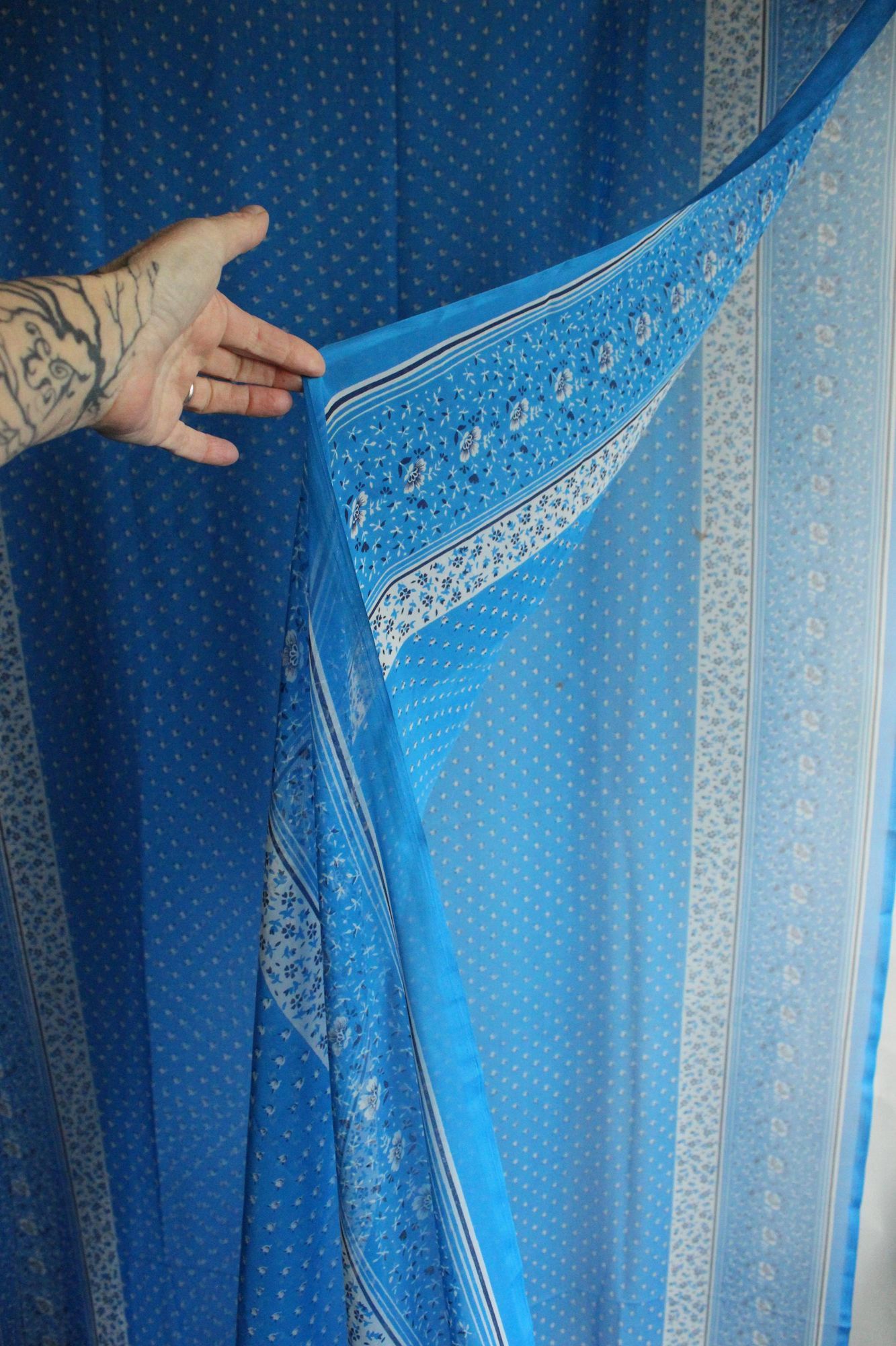 Vintage Vintage 1990s Indian Sari, Authentic Sky Blue Chiffon with a Size ONE SIZE - 9 Thumbnail