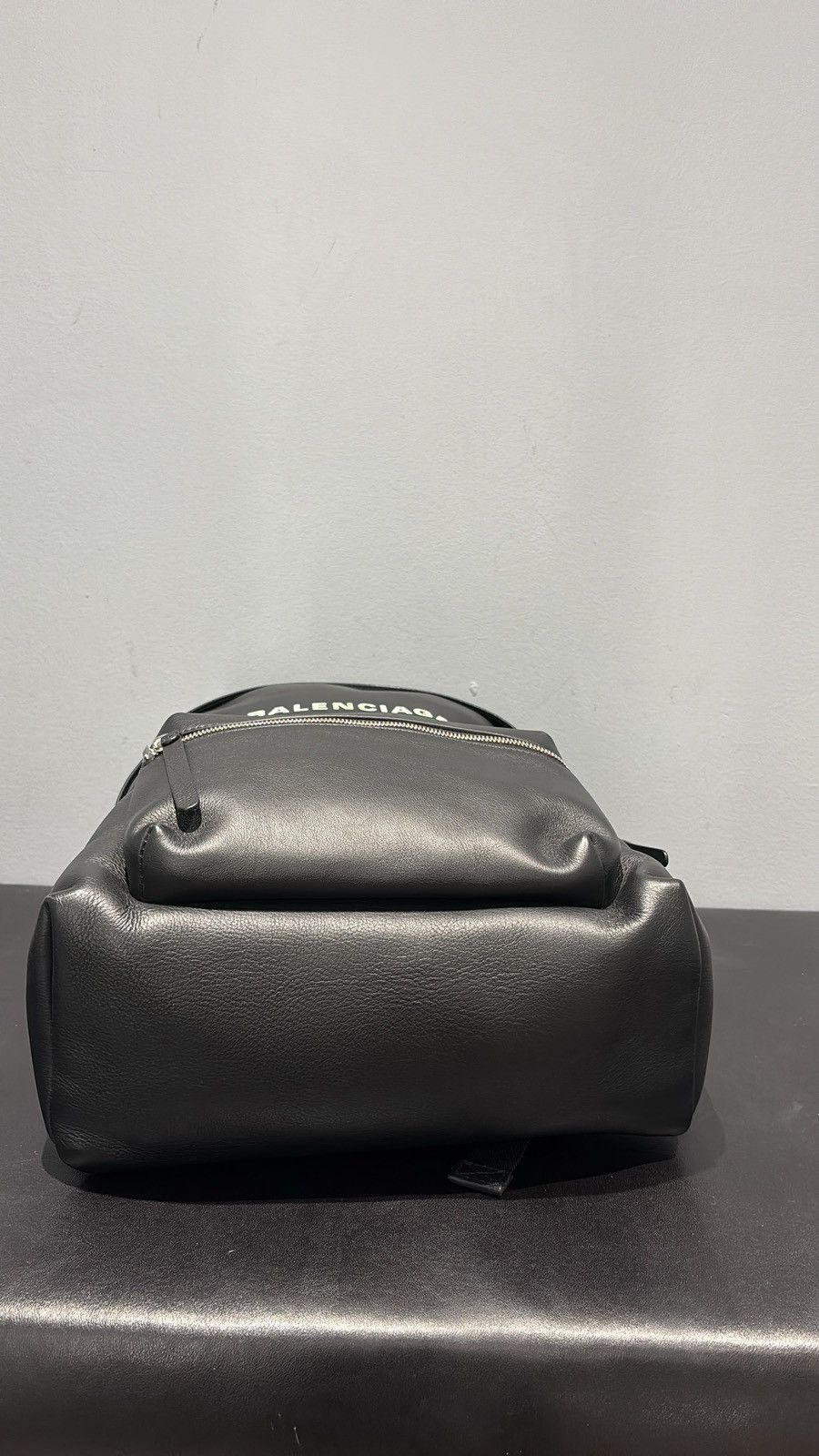 Balenciaga o1tr1nto0426 Size: OS / Everyday Backpack in Black Size ONE SIZE - 7 Thumbnail
