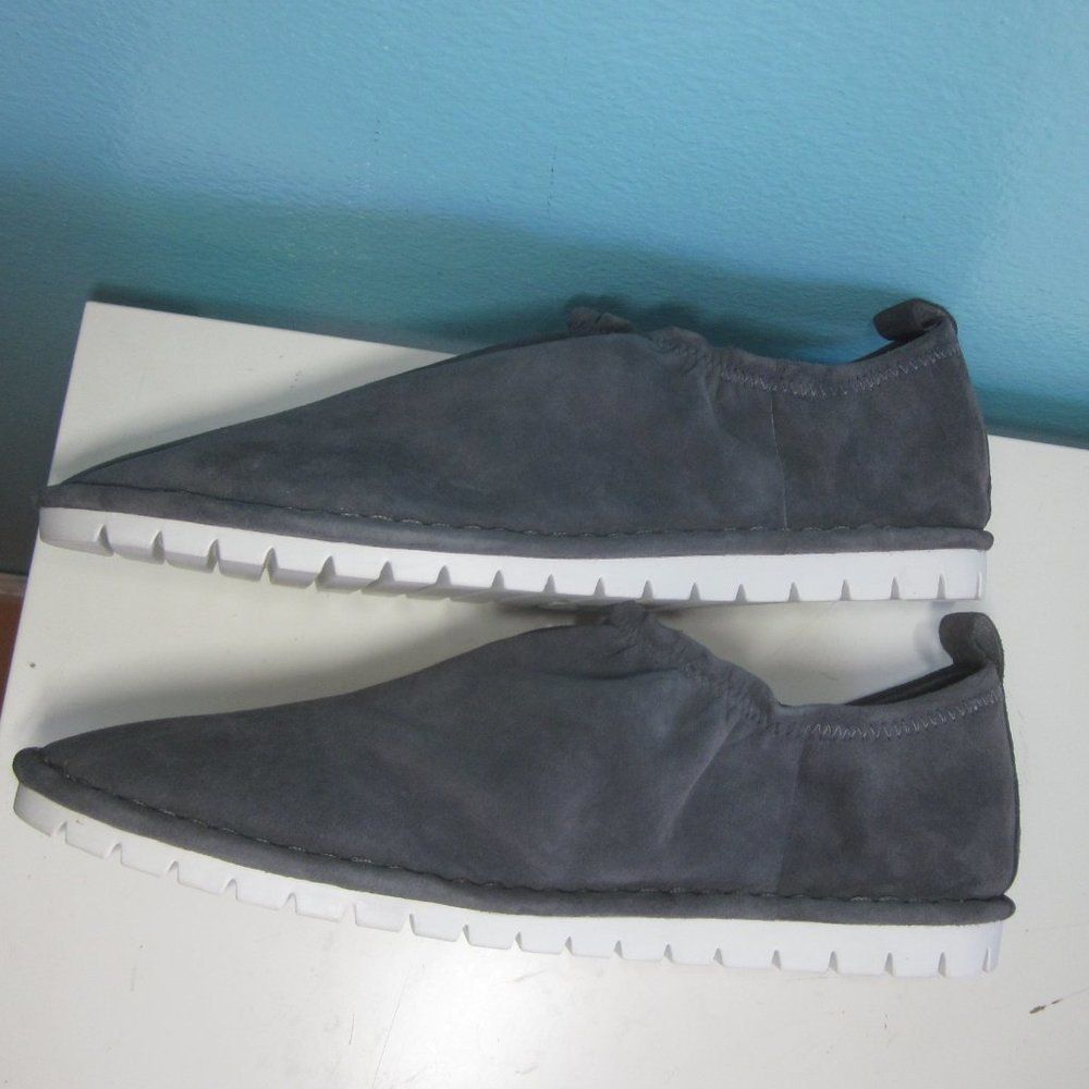 Danier Kelsi Dagger "Royce" Slip On Suede 39 Size 8.5 New in Box Size US 8.5 / IT 38.5 - 10 Thumbnail