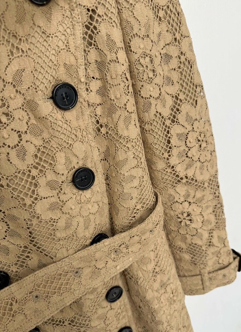 Burberry Burberry lace trench coat Size XS / US 0-2 / IT 36-38 - 2 Thumbnail