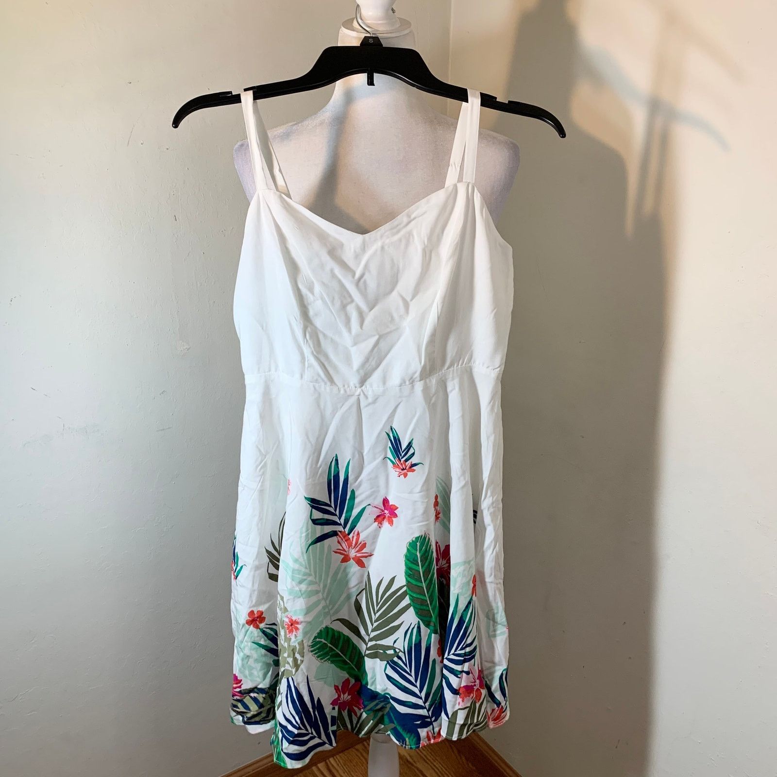 Old Navy Old navy white dress size M (NWT) Size M / US 6-8 / IT 42-44 - 1 Thumbnail