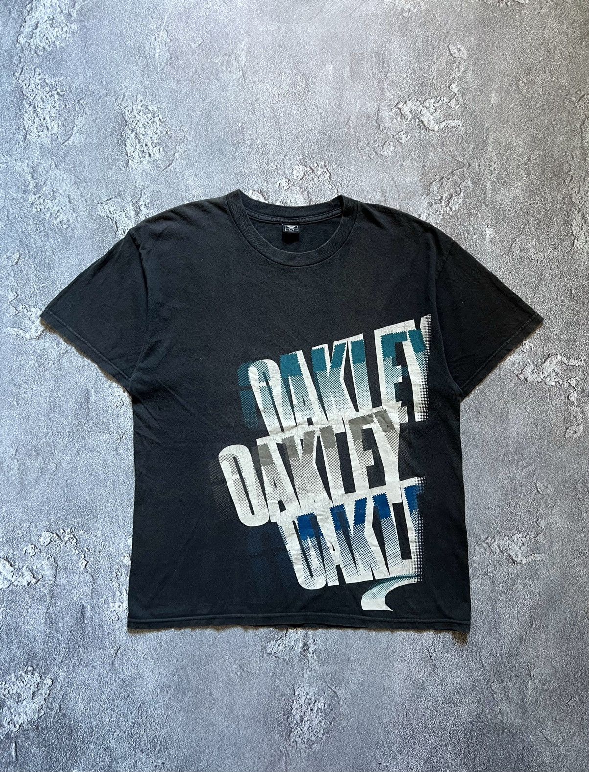 Oakley Vintage Oakley Graphic Tee Black Mens – Y2K 90s Streetwear Size US L / EU 52-54 / 3 - 1 Thumbnail