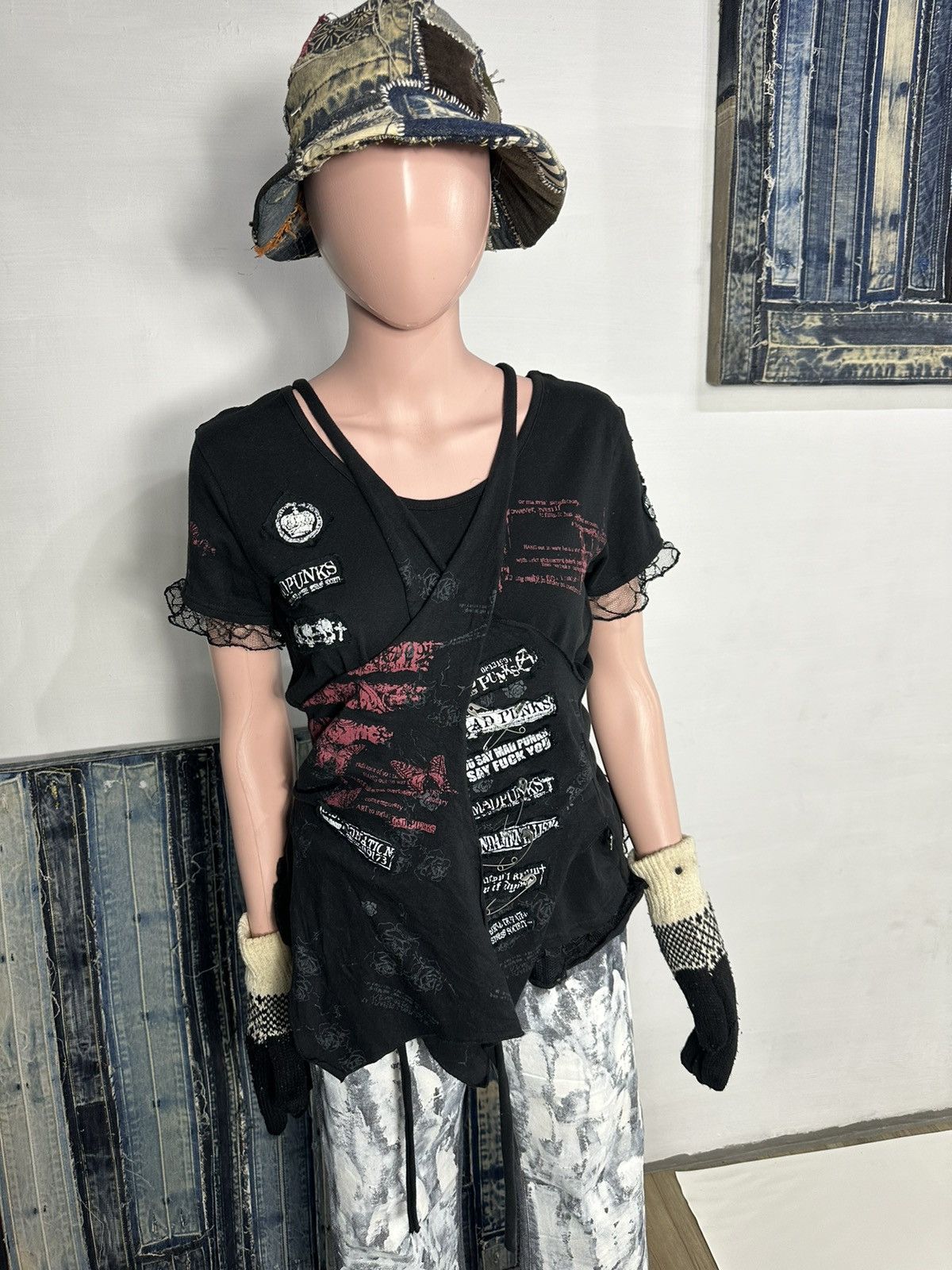 Japanese Brand Mad Punk Beautiful Rock Star Skull angel art Tshirt Size L / US 10 / IT 46 - 13 Thumbnail