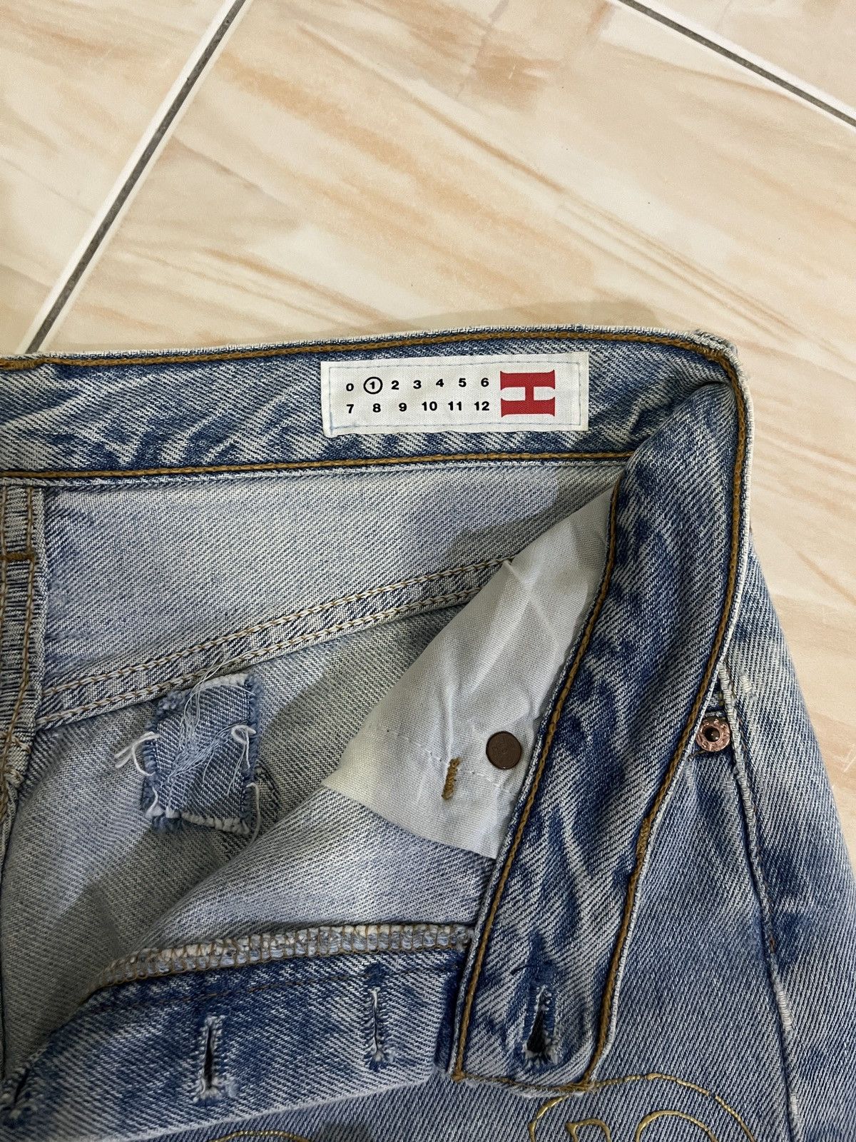 Levi's Vintage Clothing Vintage Levis 501 x Hitomi Handmade x Bob Marley Size US 30 / EU 46 - 12 Thumbnail