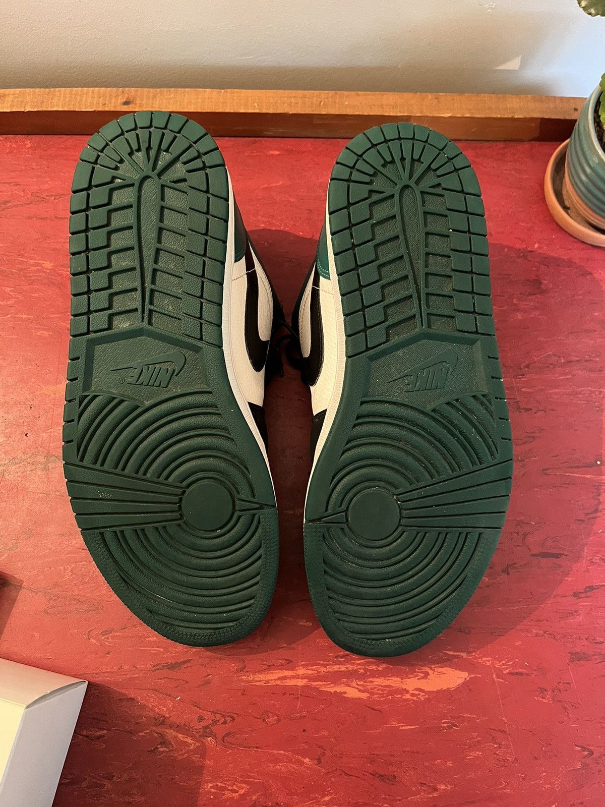 Jordan Brand Jordan 1 Low Mystic Green Size US 10.5 / EU 43-44 - 6 Thumbnail