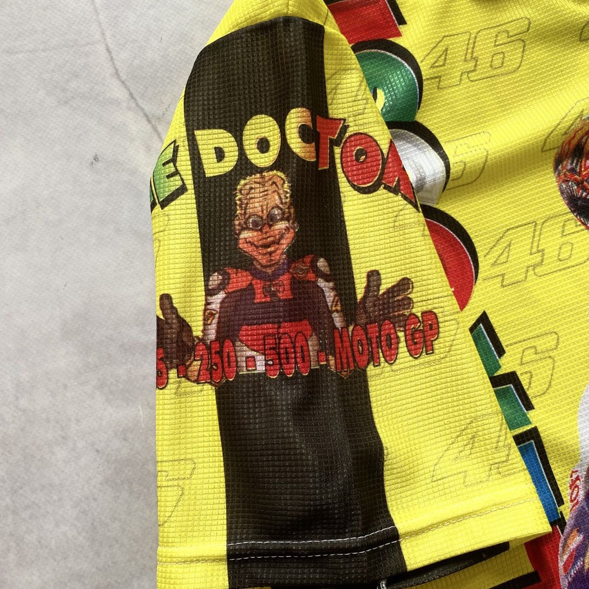 Vintage Vintage Valentino Rossi 46 The Doctor All Over Print T-shirt Size US S / EU 44-46 / 1 - 5 Thumbnail