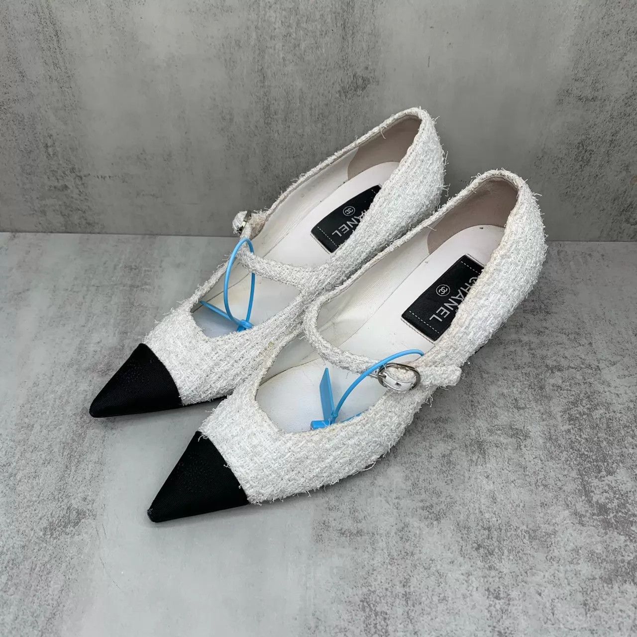 Chanel Chanel white tweed heels 36.5 95 New Size US 6 / IT 36 - 1 Thumbnail